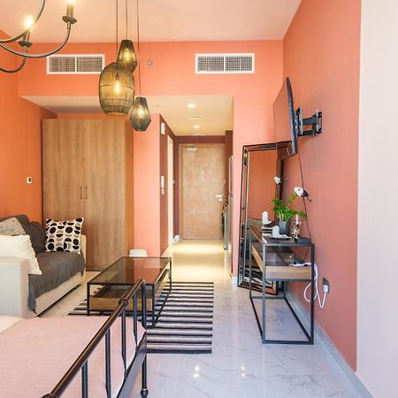 Apartament Poolside Charm Abu Zabi Zewnętrze zdjęcie