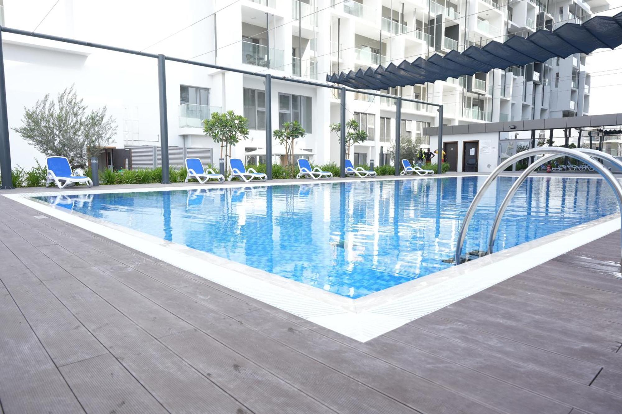 Apartament Poolside Charm Abu Zabi Zewnętrze zdjęcie